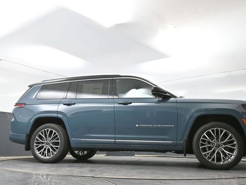 New 2026 Jeep Grand Cherokee L Summit w/ MOPAR Finishing Package AWD/4WD image 39