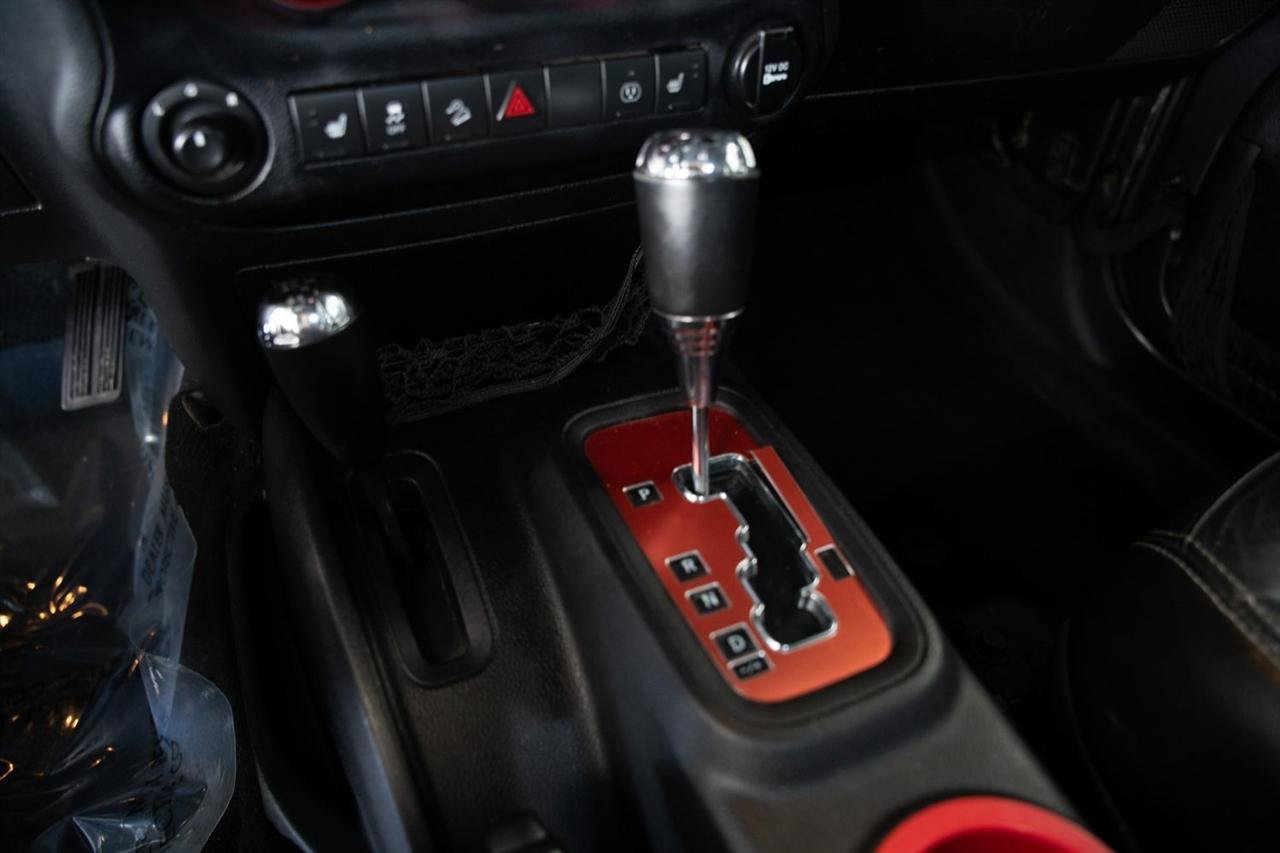 Used 2014 Jeep Wrangler Unlimited Sahara w/ Max Tow Package AWD/4WD image 18