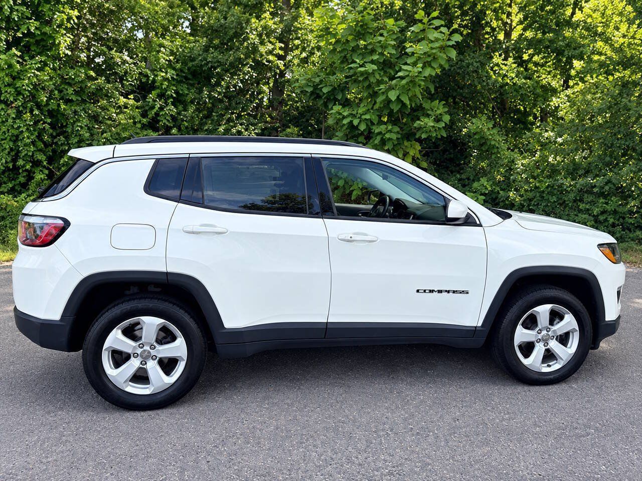 Used 2019 Jeep Compass Latitude w/ Popular Equipment Group AWD/4WD image 5