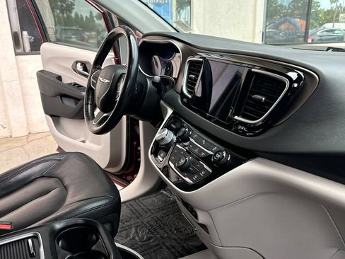 Used 2019 Chrysler Pacifica Touring-L Plus w/ Tire & Wheel Group FWD image 19
