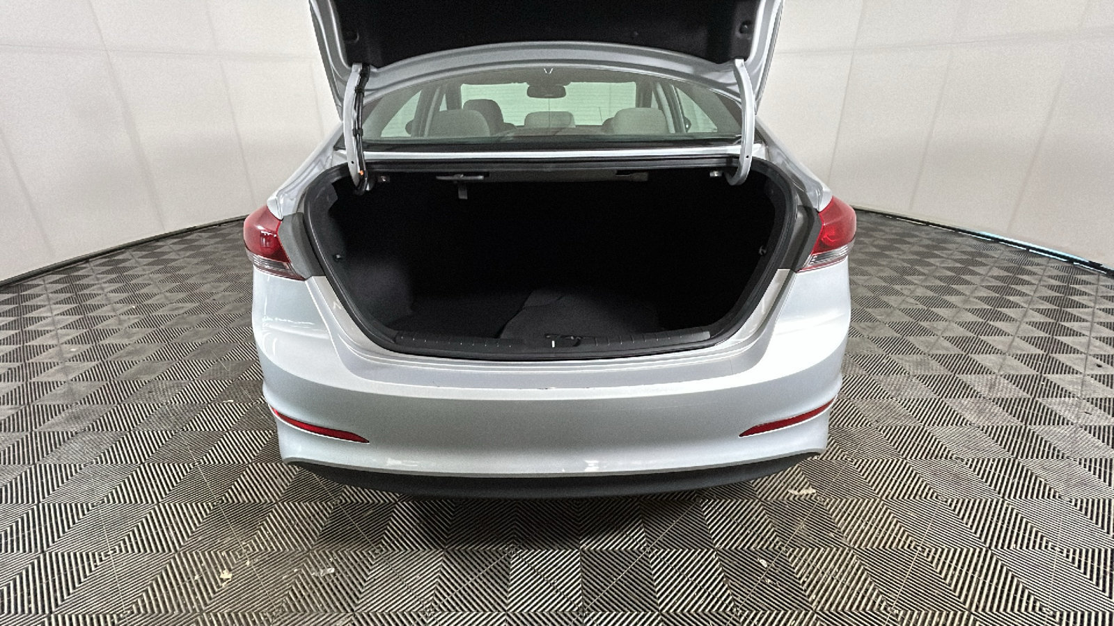 Used 2018 Hyundai Elantra Value Edition w/ Cargo Package FWD image 33