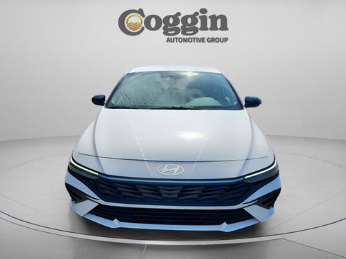 Certified 2025 Hyundai Elantra Sport image 9