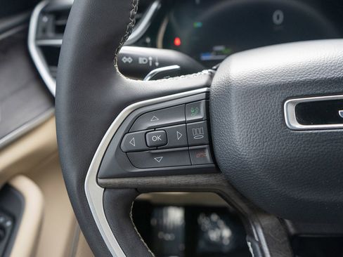 Used 2022 Jeep Grand Cherokee Limited 4xe w/ Luxury Tech Group II image 28