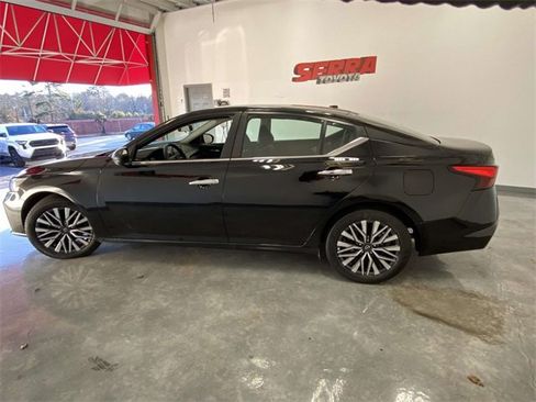 Used 2025 Nissan Altima 2.5 SV image 6