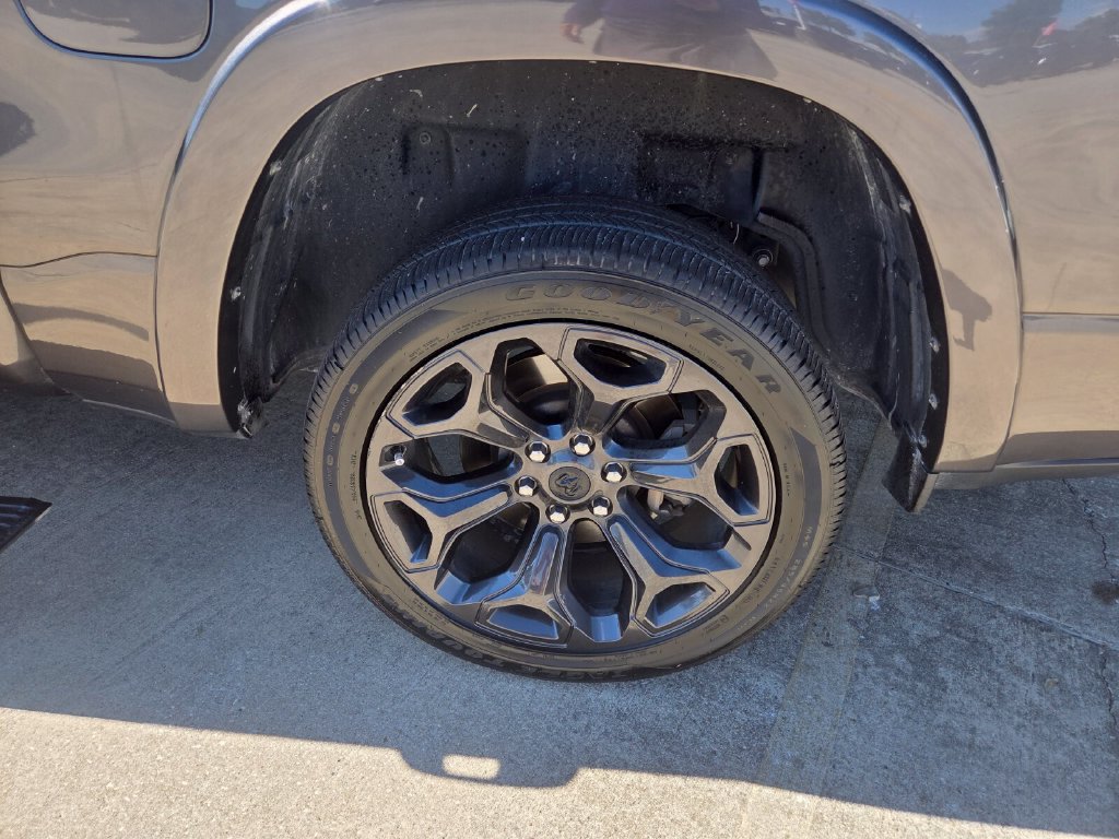 Used 2024 RAM 1500 Limited AWD/4WD image 25