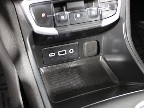 Used 2023 GMC Terrain SLE w/ Driver Convenience Package image 11