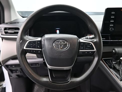 Used 2021 Toyota Sienna LE image 14