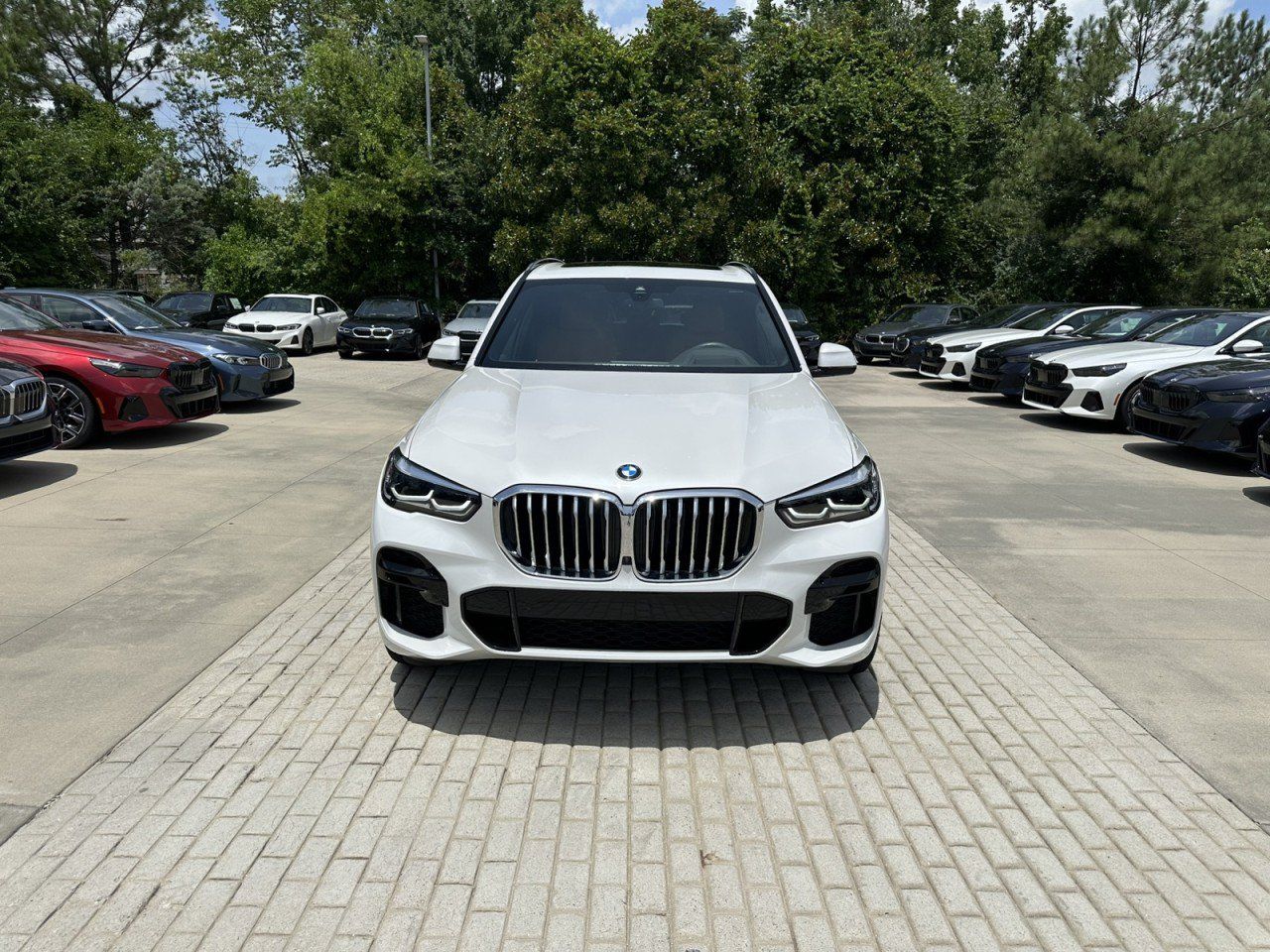Used 2023 BMW X5 xDrive40i w/ M Sport Package AWD/4WD image 10