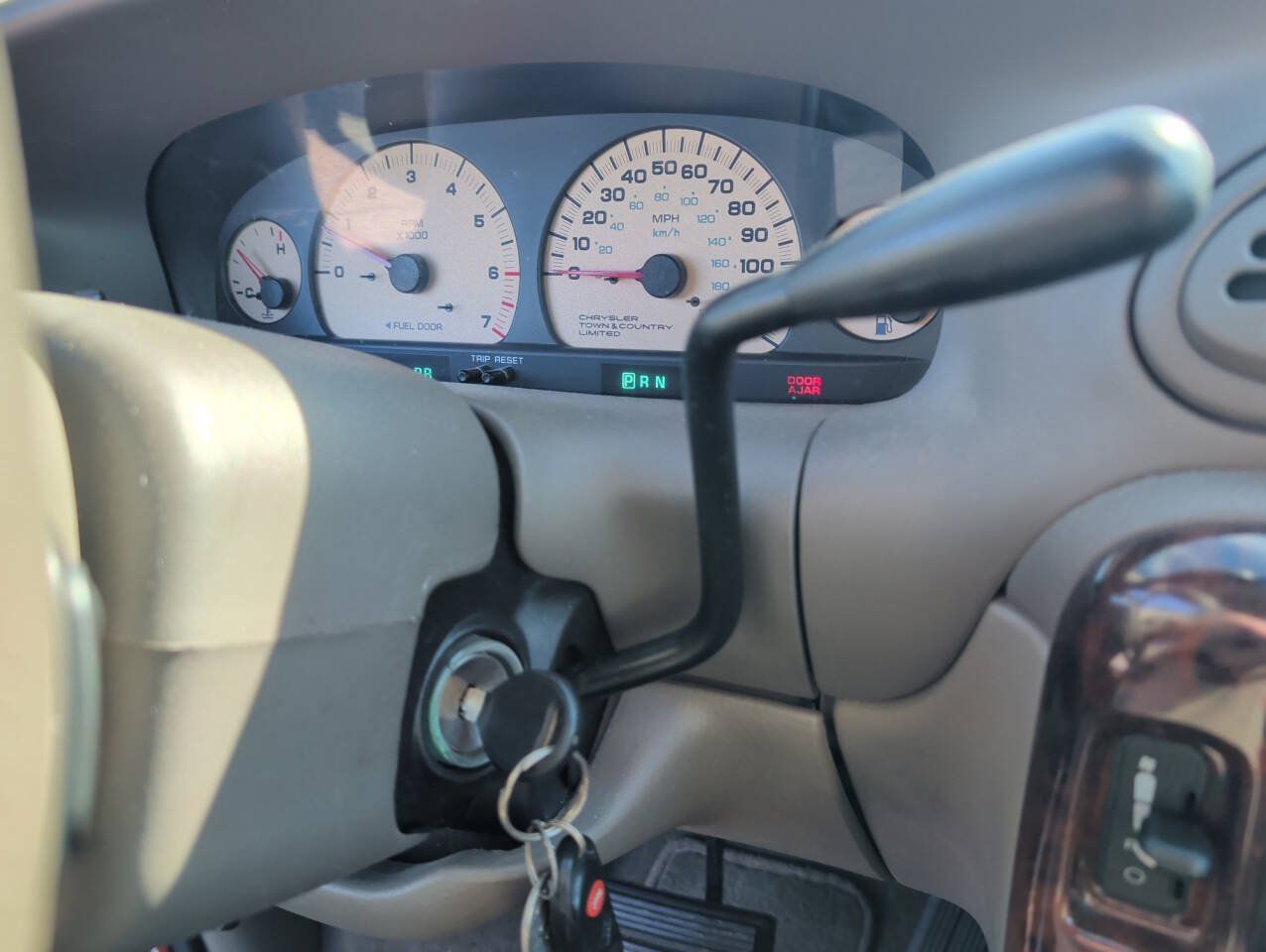 Used 1999 Chrysler Town & Country Limited FWD image 37
