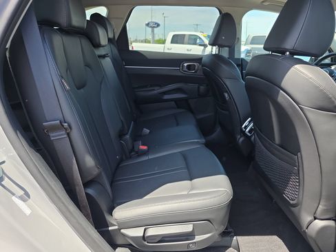Used 2025 Kia Sorento S w/ Panoramic Sunroof Package FWD image 14