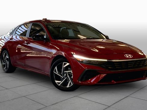 Used 2025 Hyundai Elantra Sport FWD image 3