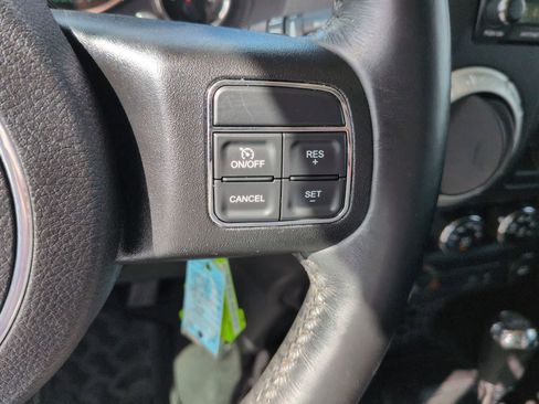 Certified 2016 Jeep Wrangler Unlimited Rubicon w/ Connectivity Group image 18