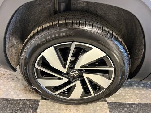 Certified 2025 Volkswagen Atlas SE image 15