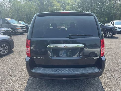 Used 2010 Chrysler Town & Country LX image 18