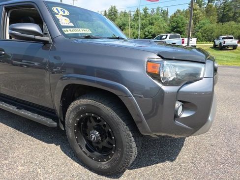 Used 2019 Toyota 4Runner TRD Off-Road AWD/4WD image 27