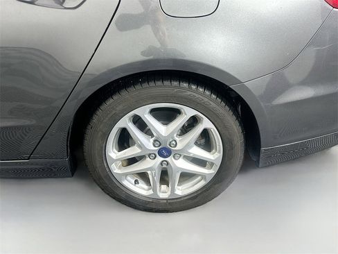 Used 2015 Ford Fusion SE image 28