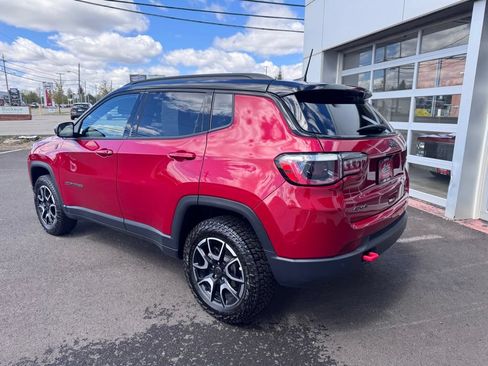 Used 2025 Jeep Compass Trailhawk AWD/4WD image 3
