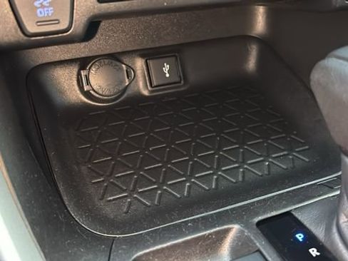 Used 2022 Toyota RAV4 XLE image 23