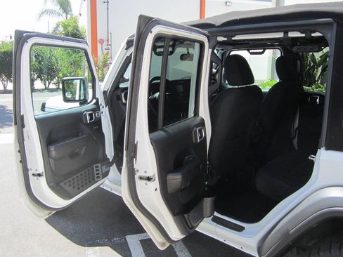 Used 2018 Jeep Wrangler Unlimited Sport S AWD/4WD image 26