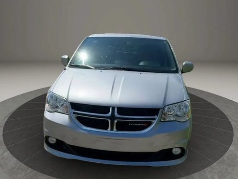 Used 2018 Dodge Grand Caravan SXT FWD image 2