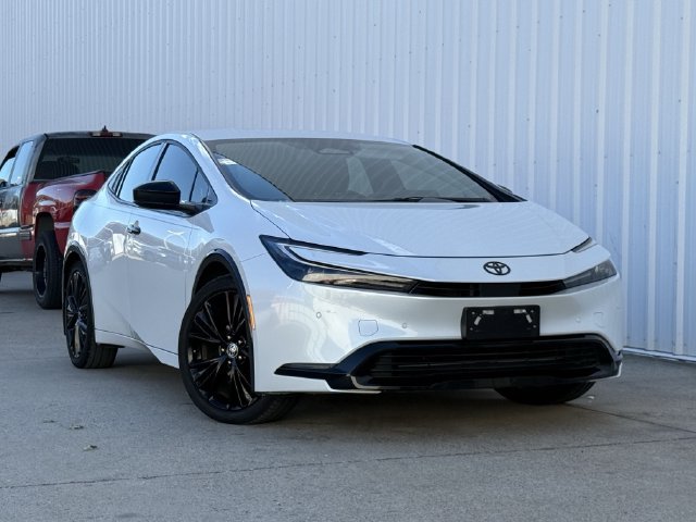 Used 2025 Toyota Prius FWD image 2