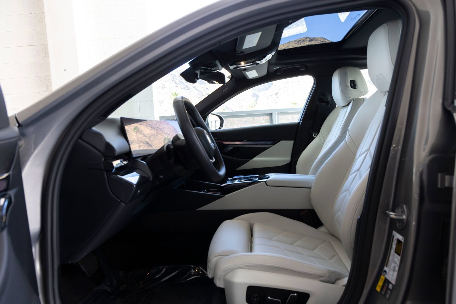 Certified 2025 BMW i5 eDrive40i w/ Premium Package RWD image 15