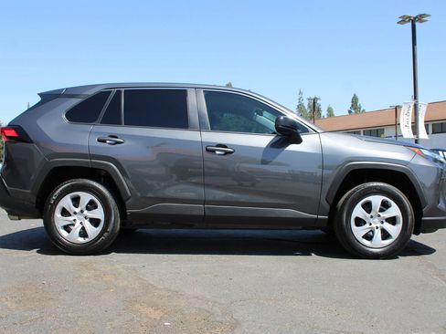 Used 2024 Toyota RAV4 LE FWD image 9