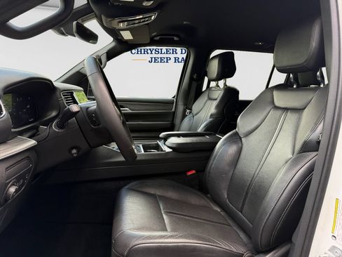 Used 2024 Jeep Wagoneer L Series II w/ Flexible Seating Group AWD/4WD image 10