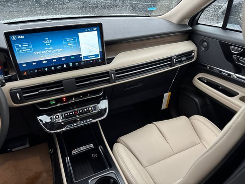 New 2026 Lincoln Corsair Grand Touring AWD/4WD image 32