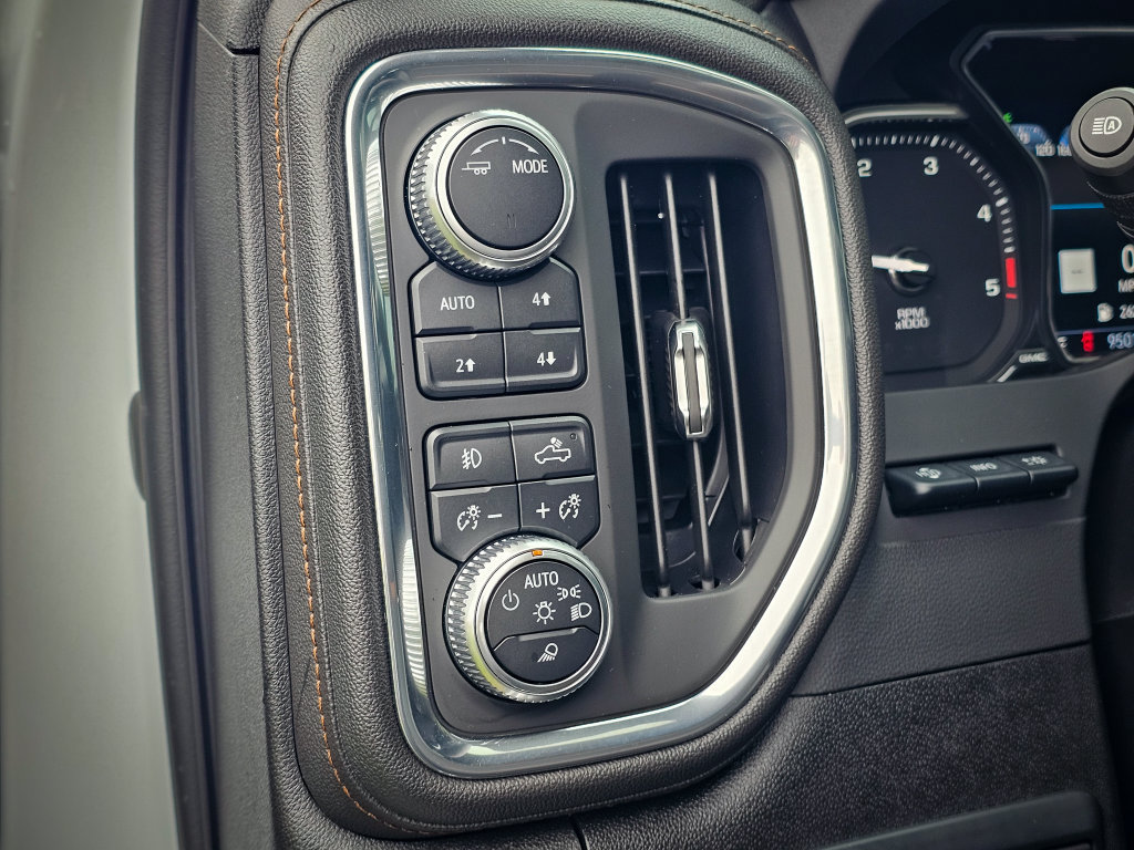 Used 2020 GMC Sierra 3500 AT4 w/ AT4 Premium Package AWD/4WD image 18