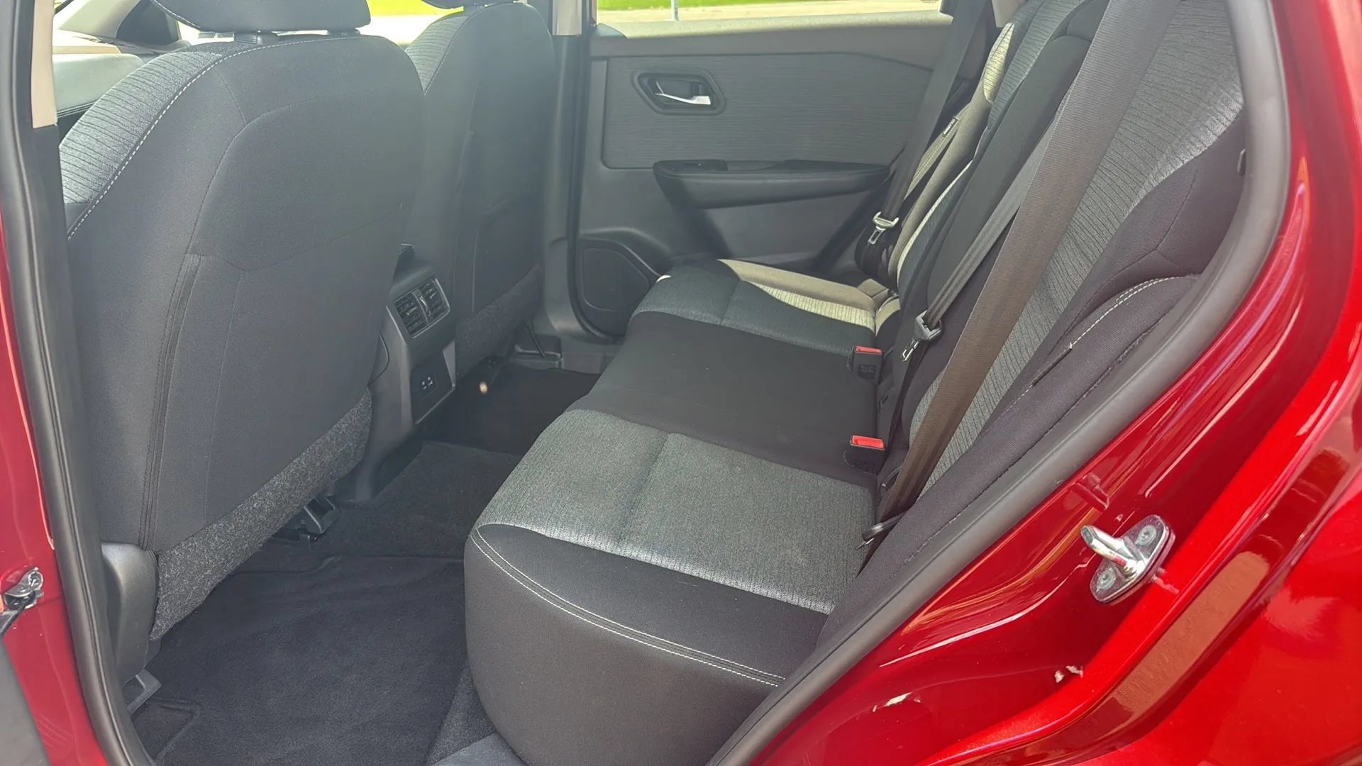 Used 2023 Nissan Rogue SV FWD image 13