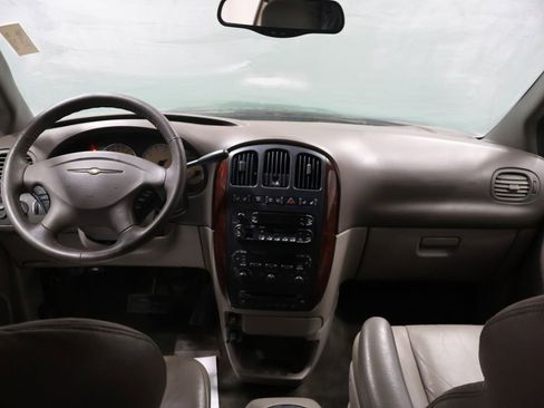 Used 2003 Chrysler Town & Country Limited image 16