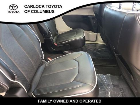 Used 2023 Chrysler Pacifica Limited FWD image 17