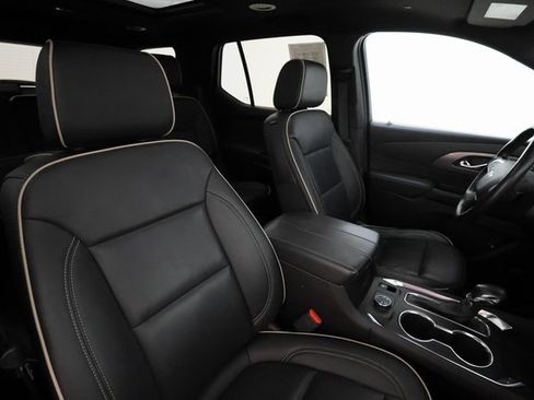 Used 2022 Chevrolet Traverse Premier image 25