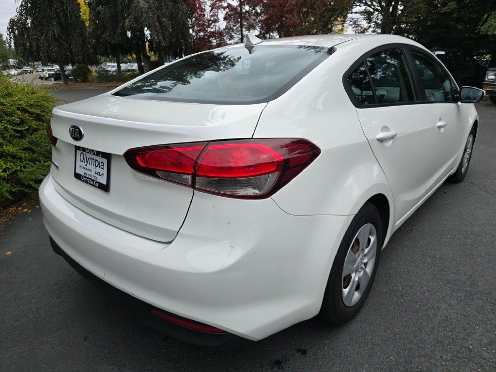 Used 2017 Kia Forte LX FWD image 3