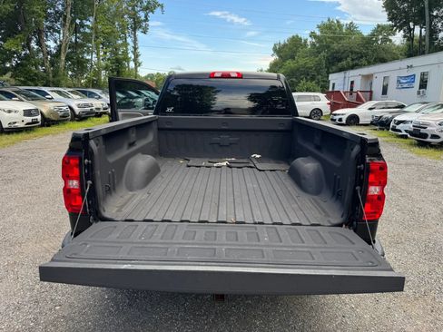 Used 2018 Chevrolet Silverado 1500 Custom w/ Custom Value Package AWD/4WD image 21