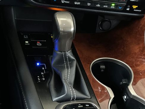 Used 2019 Lexus RX 350L w/ Premium Package image 25