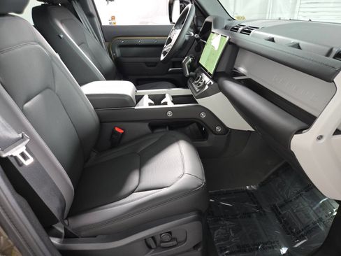 New 2026 Land Rover Defender 110 X-Dynamic SE AWD/4WD image 3