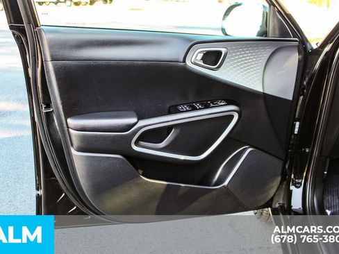 Used 2025 Kia Soul LX w/ LX Technology Package image 35