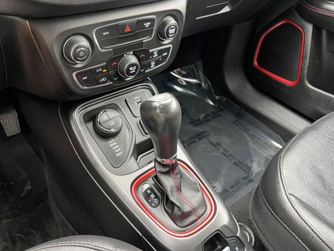 Used 2019 Jeep Compass Trailhawk AWD/4WD image 37