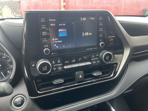 Used 2020 Toyota Highlander XLE image 17