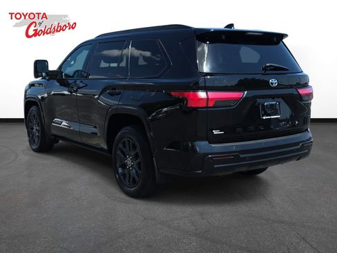 Used 2023 Toyota Sequoia Platinum AWD/4WD image 7