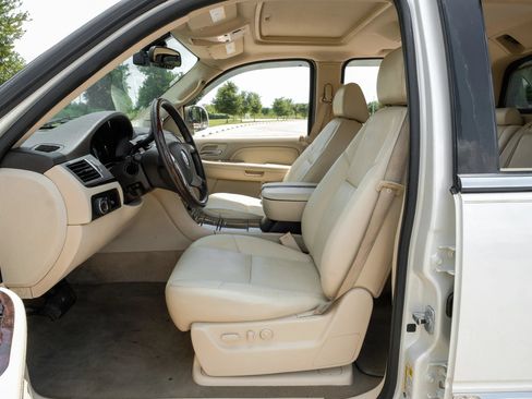 Used 2007 Cadillac Escalade EXT w/ Information Package AWD/4WD image 4