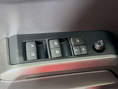 Used 2022 Toyota Tacoma TRD Off-Road AWD/4WD image 16