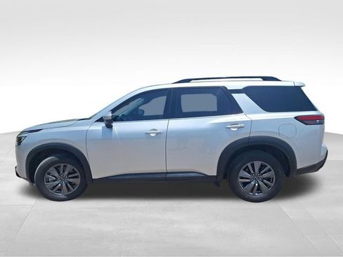 Certified 2025 Nissan Pathfinder SV FWD image 5