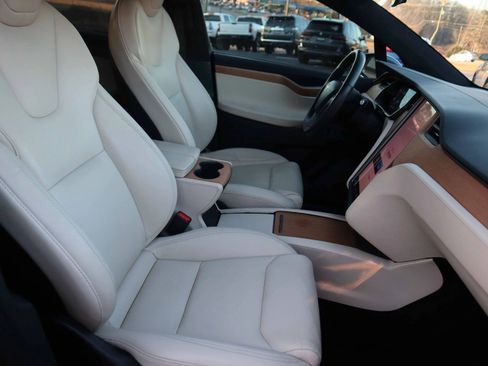 Used 2021 Tesla Model X Performance image 6
