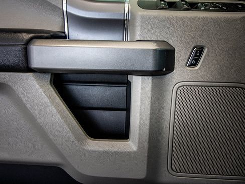 Used 2017 Ford F250 XLT w/ XLT Premium Package image 24