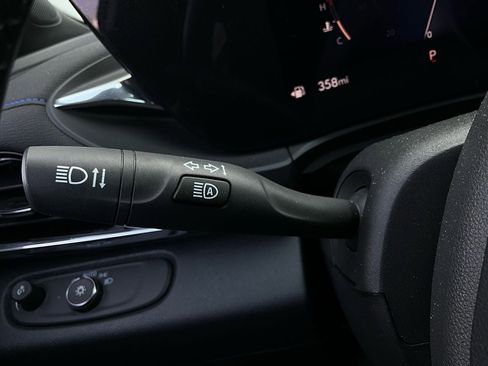 Used 2025 Buick Envista Sport Touring image 35