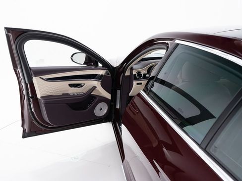 Used 2026 Bentley Flying Spur Plug-In Hybrid AWD/4WD image 10