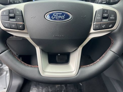 New 2026 Ford Explorer Active RWD image 9
